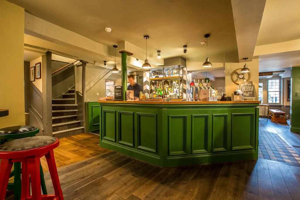 The Bear Esher Exterior photo